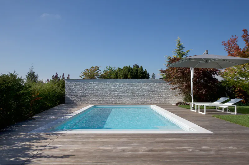 XL Lounger 95 – Eksklusivt basseng med integrert loungesone