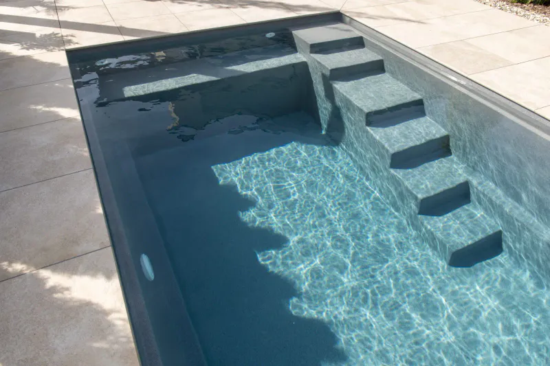 Classic 83 – Generøst basseng med eksklusivt uttrykk