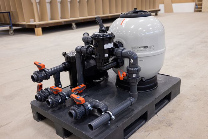 Hovedbilde Sandfilter renseanlegg på pall til svømmebasseng