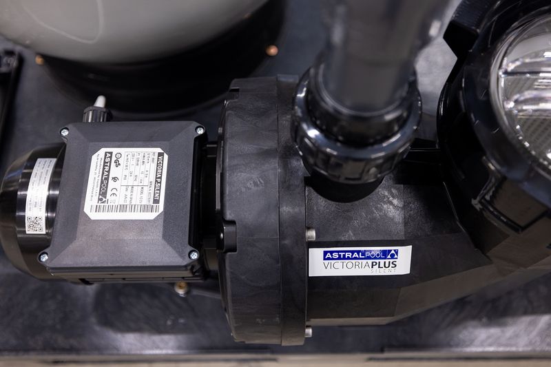 Sandfilter renseanlegg på pall til svømmebasseng